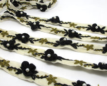 Charger l&#39;image dans la galerie, 5/8 Inch Ivory Black Embroidered Velvet Ribbon with Felt Flower|Sewing|Quilting|Jewelry Design|Embellishment|Decorative|Acrylic Felt Flower