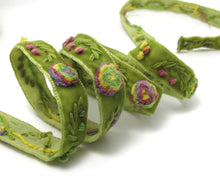 画像をギャラリービューアに読み込む, Yarn Flowers Embroidered on Green Velvet Ribbon|Floral Trim|Soft Velvet|Sewing|Quilting|Craft Supplies|Hair Accessories